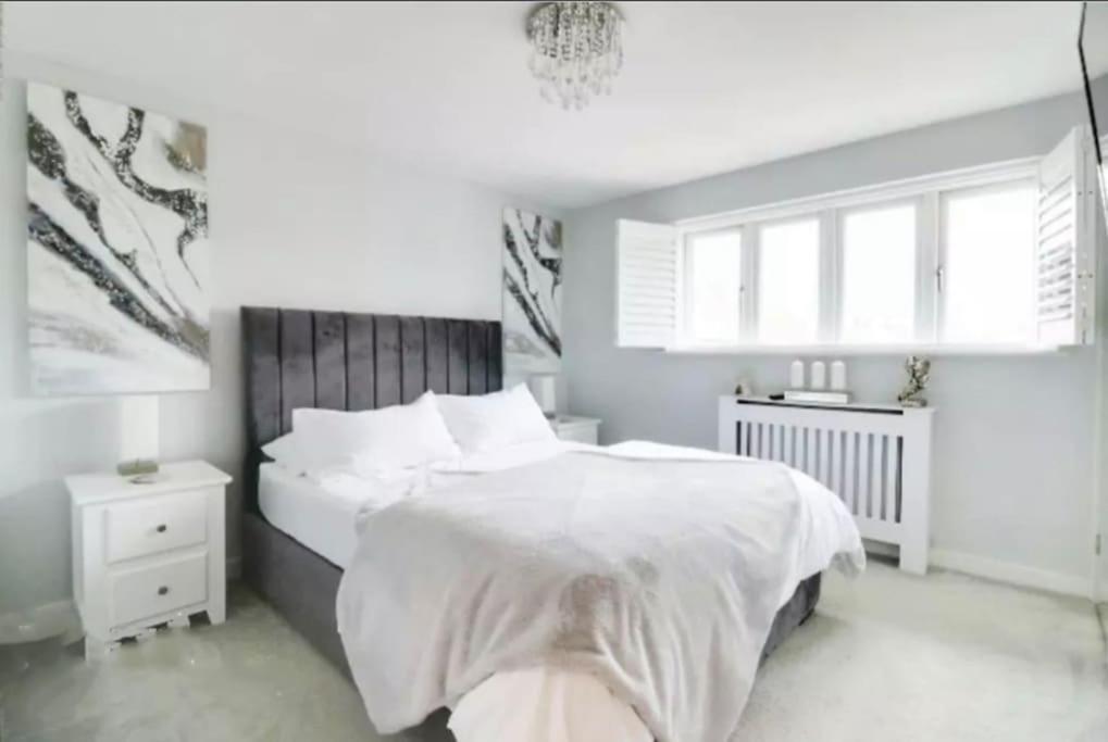 Recently Renovated,Modern House. Train Station Villa North Mymms Exterior photo